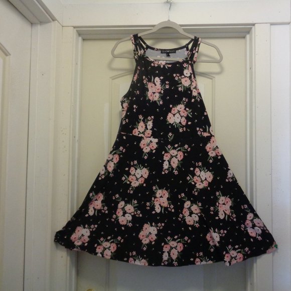 DREK HEART Dresses & Skirts - GIRLCORE DEREK HEART TANKY FLORALS SUNDRESS X LG